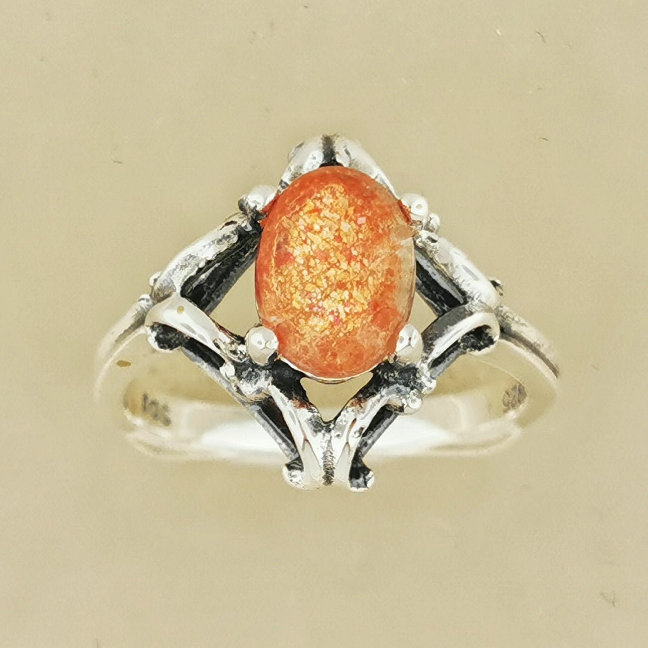 1950's Scrollwork Ring In Sterling Silver With Gemstone - Le Dragon Argenté