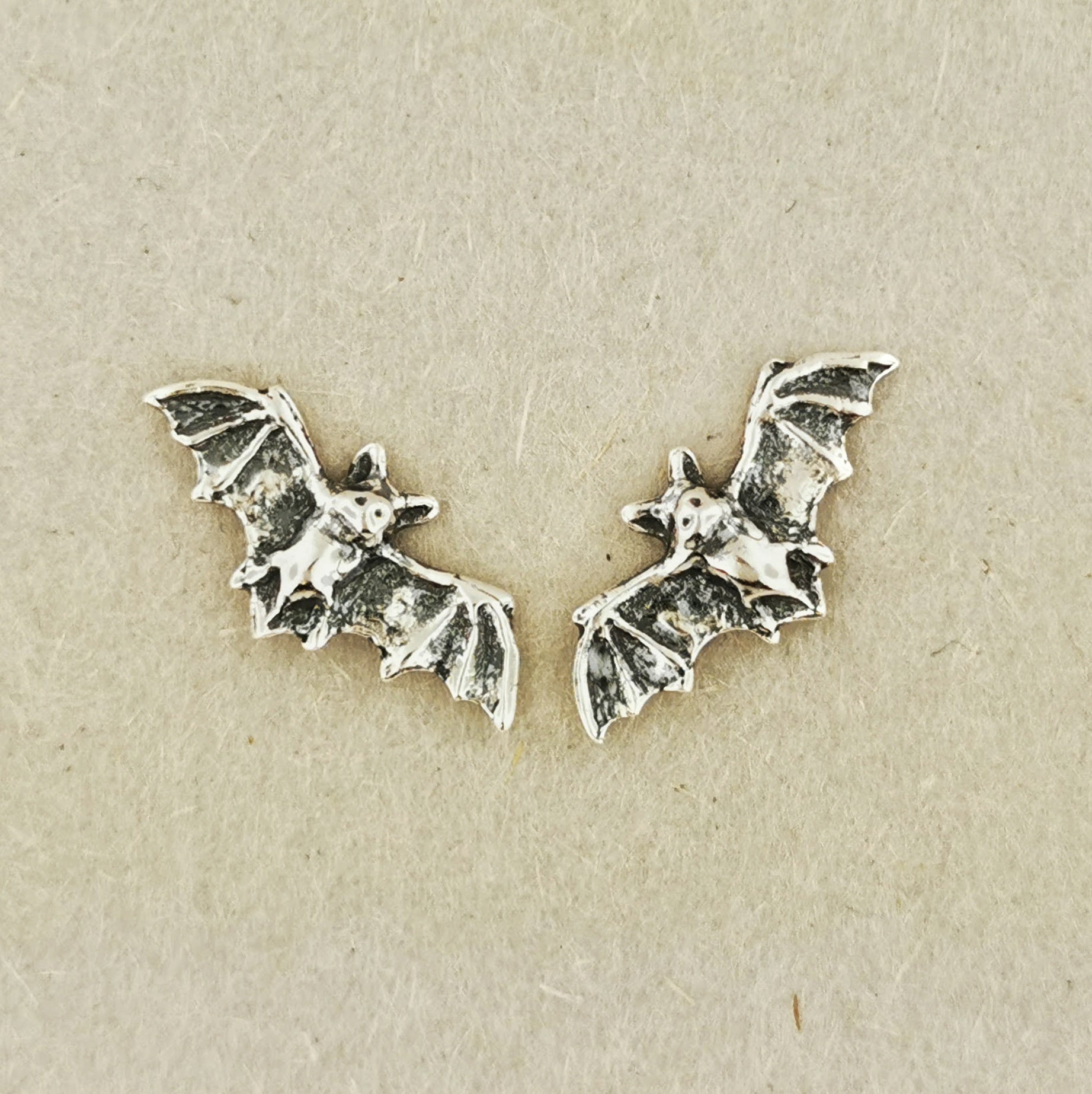 Sterling silver bat stud earrings by Le Dragon Argenté – gothic-inspired handmade jewellery for lovers of fantasy and nocturnal creatures.