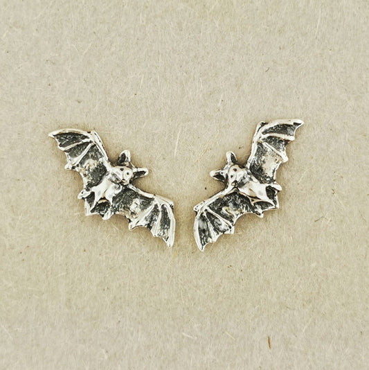 Sterling silver bat stud earrings by Le Dragon Argenté – gothic-inspired handmade jewellery for lovers of fantasy and nocturnal creatures.
