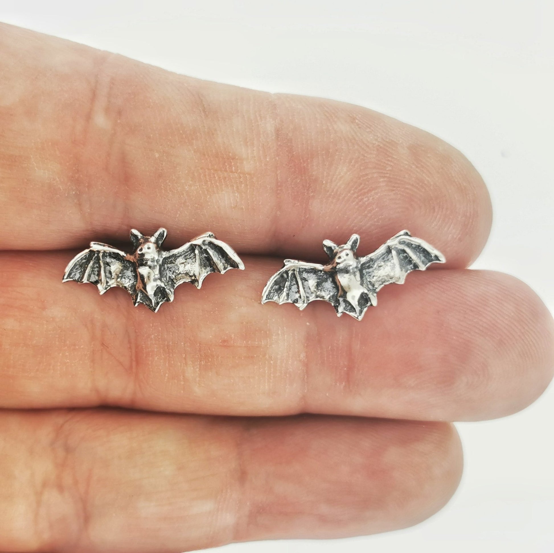 Sterling silver bat stud earrings by Le Dragon Argenté – gothic-inspired handmade jewellery for lovers of fantasy and nocturnal creatures.