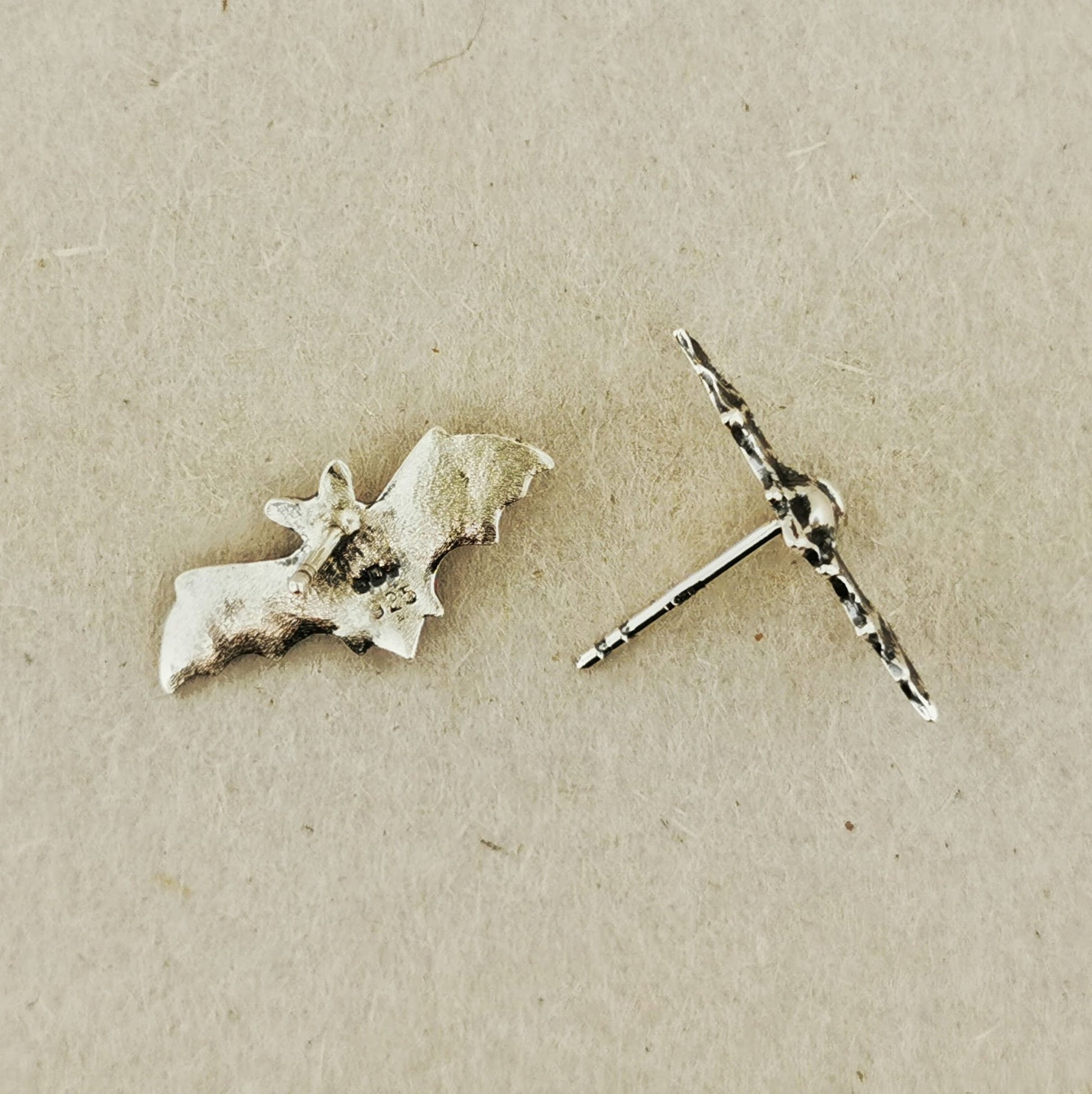 Sterling silver bat stud earrings by Le Dragon Argenté – gothic-inspired handmade jewellery for lovers of fantasy and nocturnal creatures.