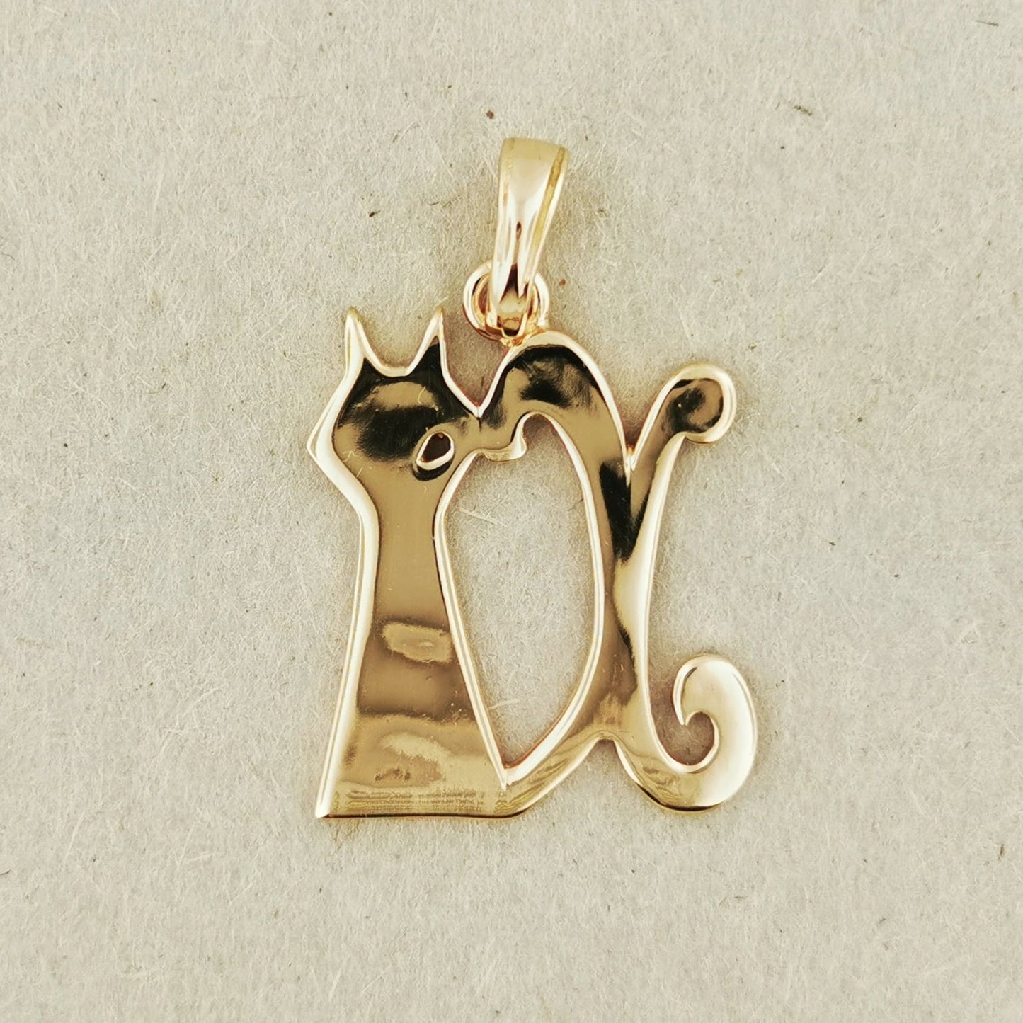 Cait Shelter Pendant - Le Dragon Argenté