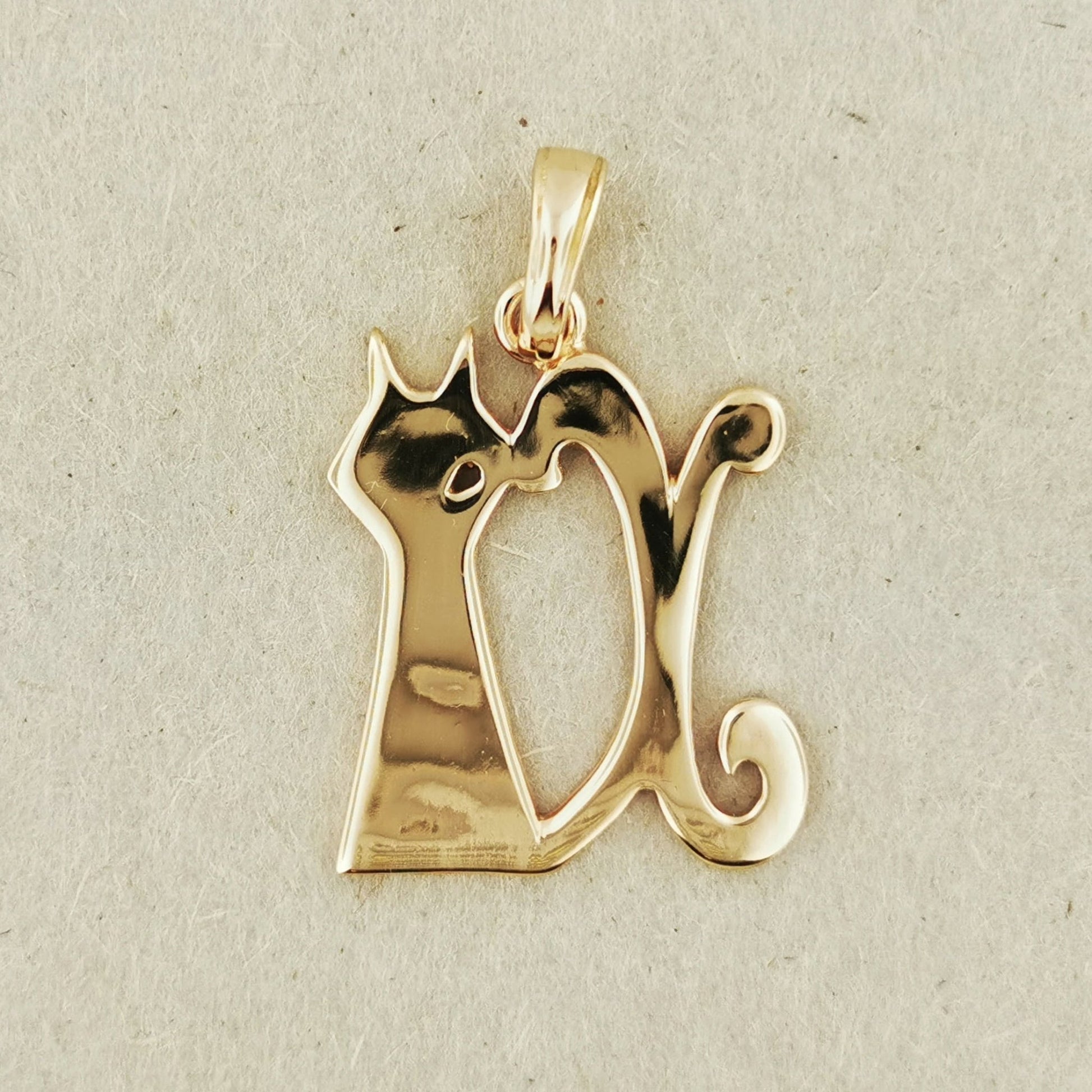 Cait Shelter Pendant - Le Dragon Argenté