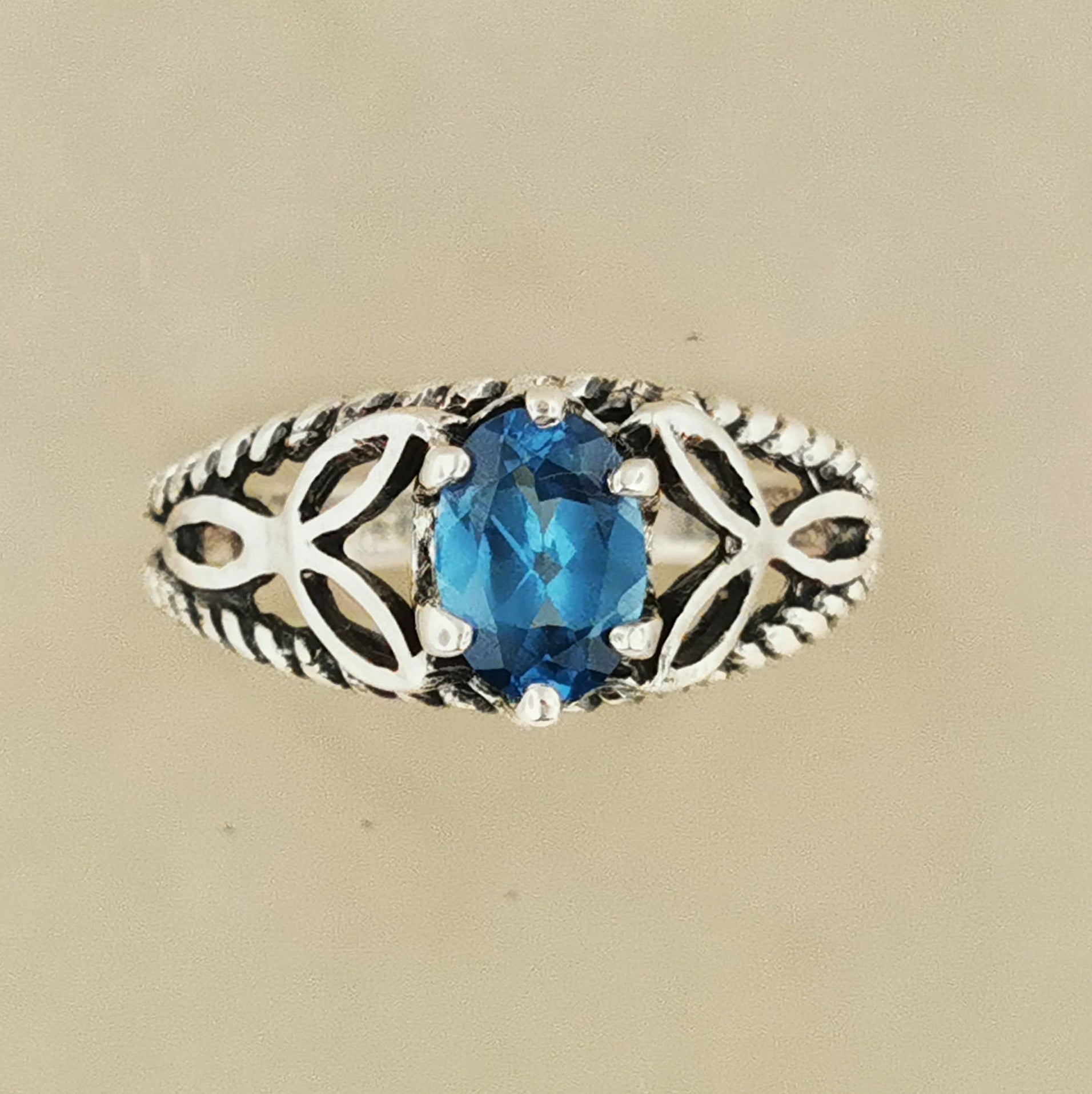 Celtic Triquetra Knotwork Gemstone Ring in Sterling Silver - Le Dragon Argenté