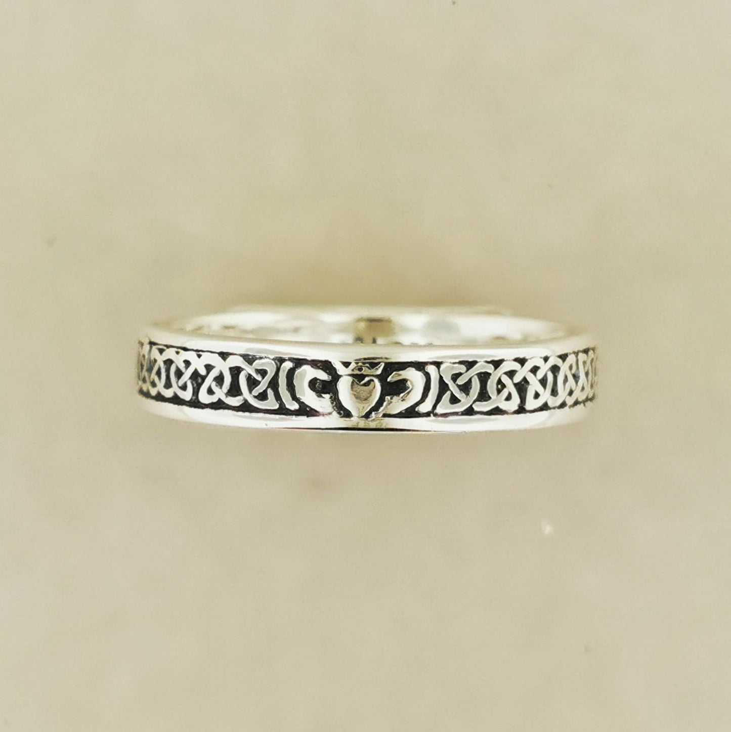 Claddagh Band in Sterling Silver - Le Dragon Argenté