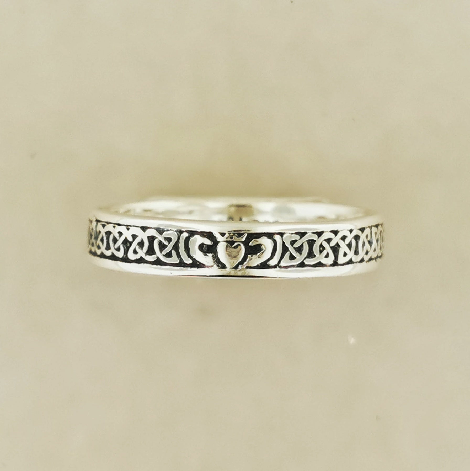 Claddagh Band in Sterling Silver - Le Dragon Argenté