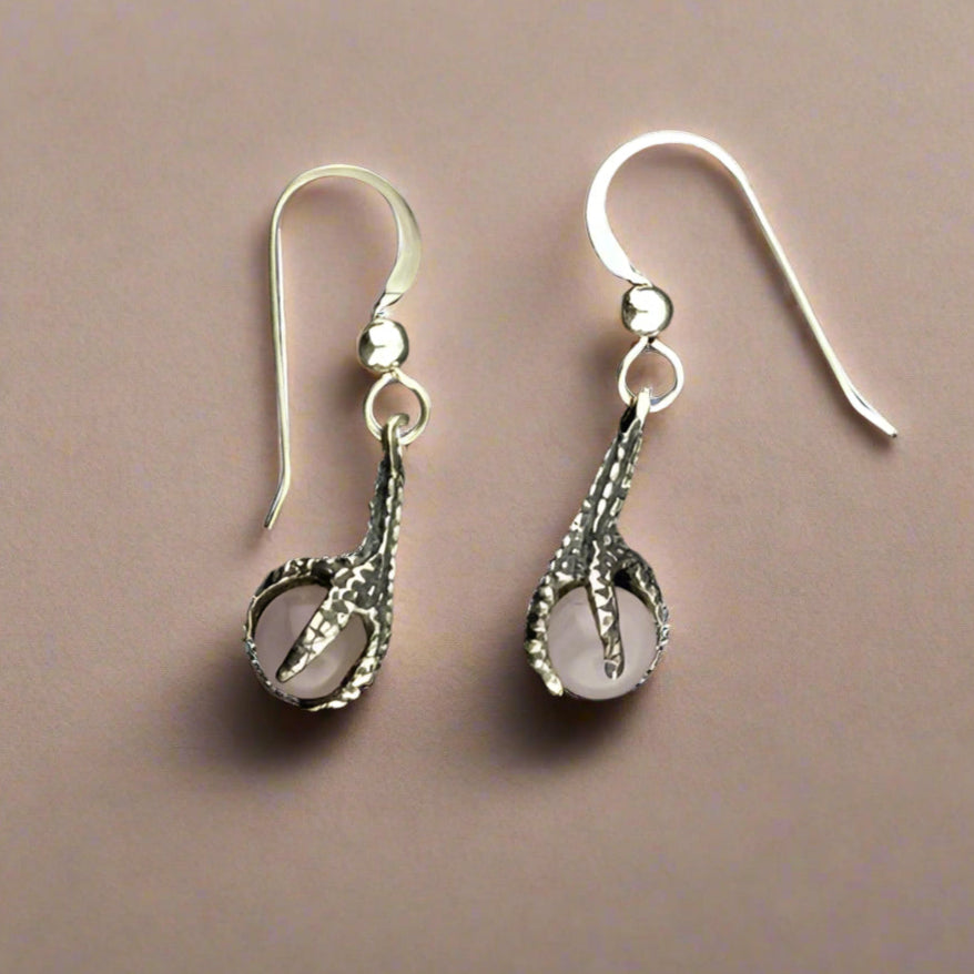 Claw dangle earrings with gemstone bead - Le Dragon Argenté