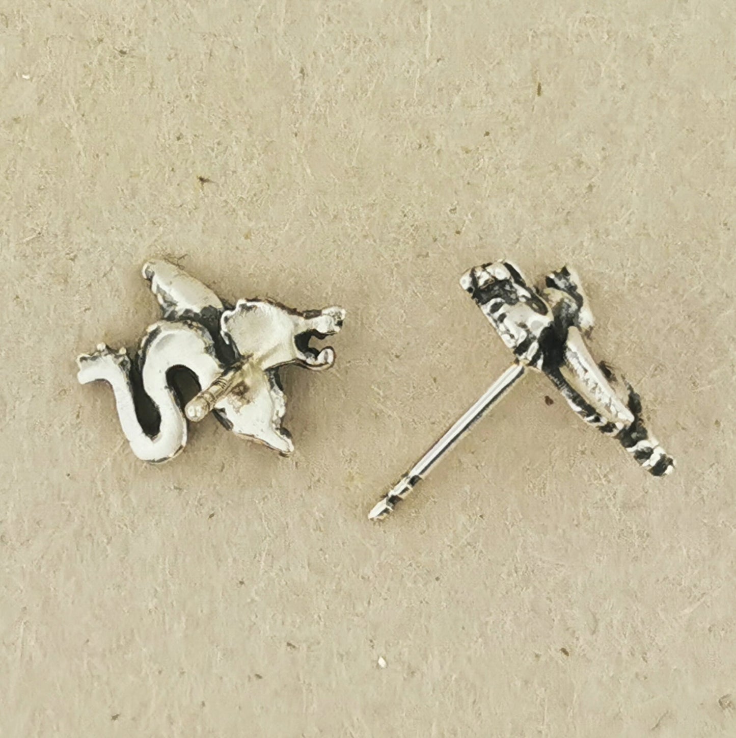Sterling silver dragon stud earrings for fantasy lovers – detailed handmade by Le Dragon Argenté.