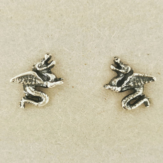 Sterling silver dragon stud earrings for fantasy lovers – detailed handmade by Le Dragon Argenté.