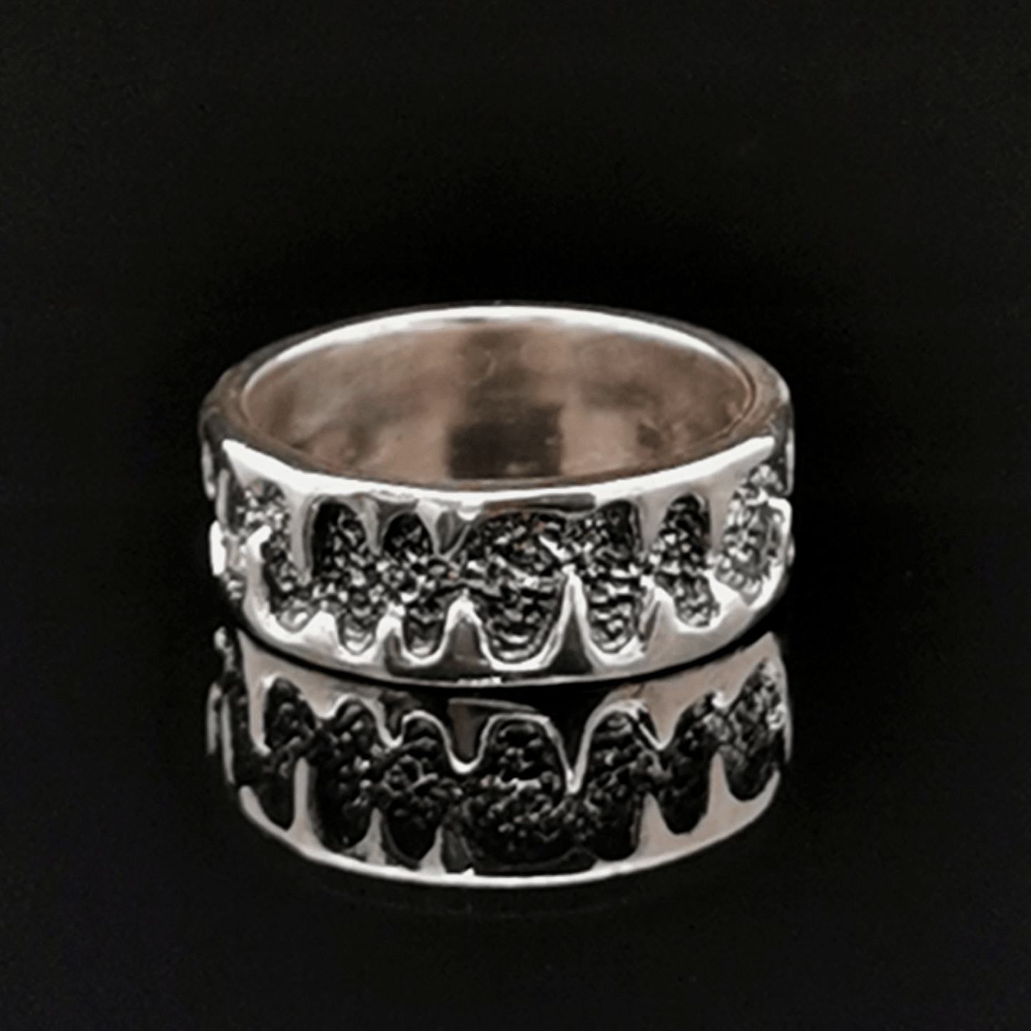 Etched Design Sterling Silver Band, size 8.5 - Le Dragon Argenté - Live Sale -