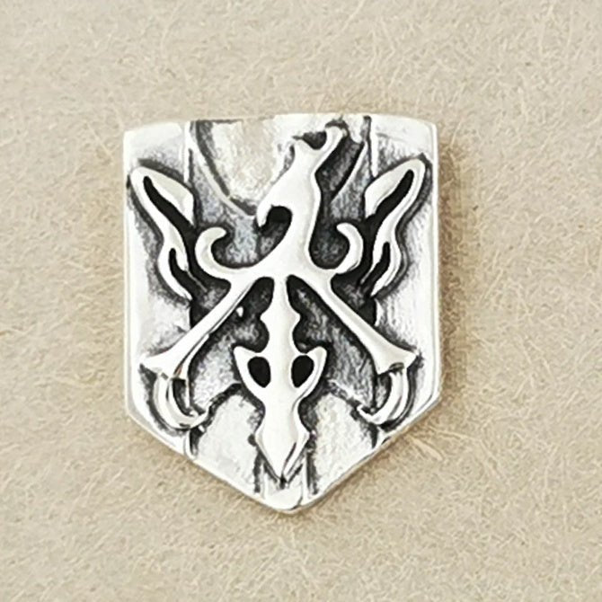 Sterling silver stud earrings inspired by Clive Rosfield’s family crest from Final Fantasy 16, handcrafted gamer jewellery by Le Dragon Argenté.
