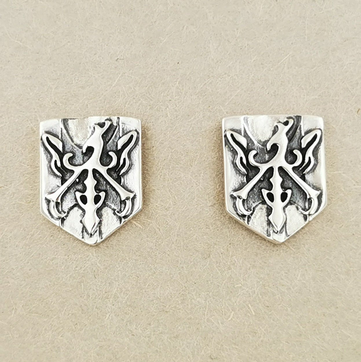 Sterling silver stud earrings inspired by Clive Rosfield’s family crest from Final Fantasy 16, handcrafted gamer jewellery by Le Dragon Argenté.