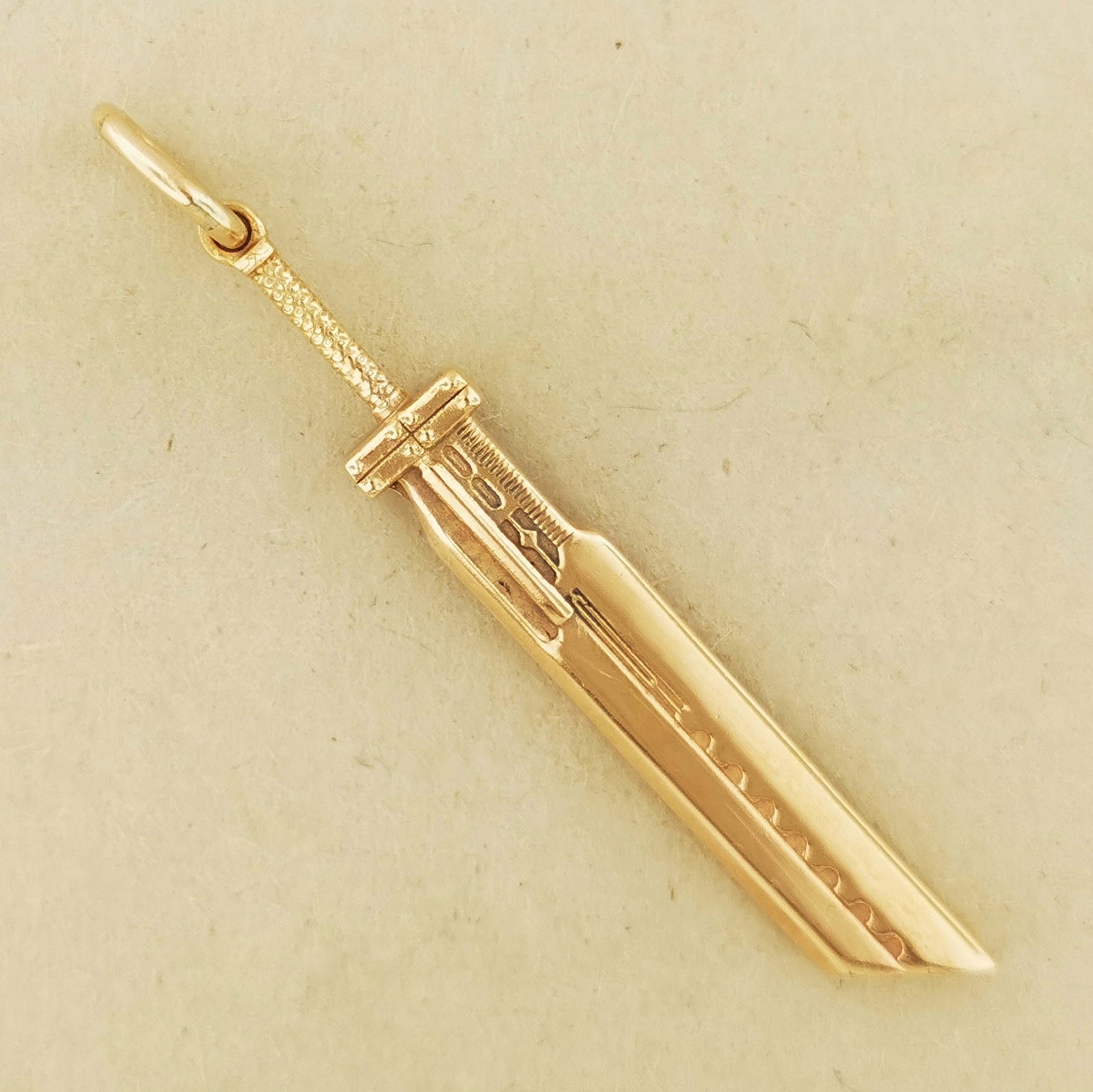 Final Fantasy 7 Advent Children Sword Pendant - Le Dragon Argenté
