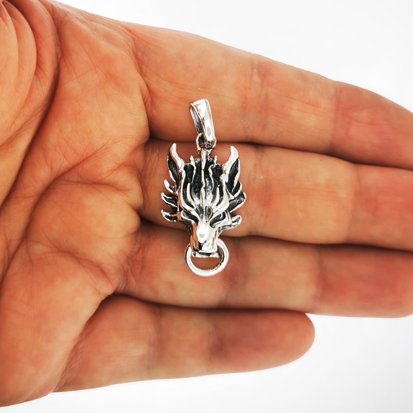 Final Fantasy 7 Fenrir Wolf Pendant - Le Dragon Argenté