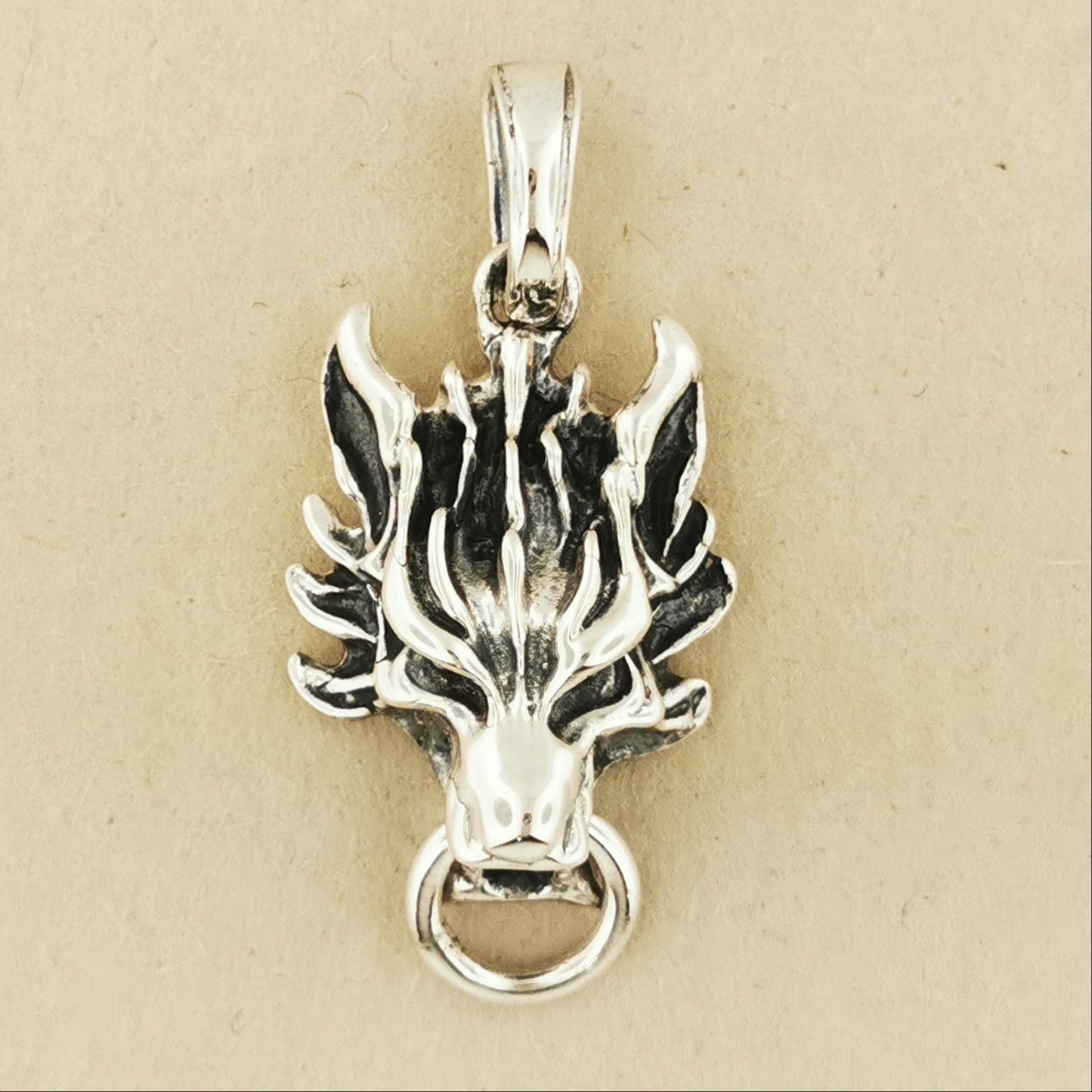 Final Fantasy 7 Fenrir Wolf Pendant - Le Dragon Argenté