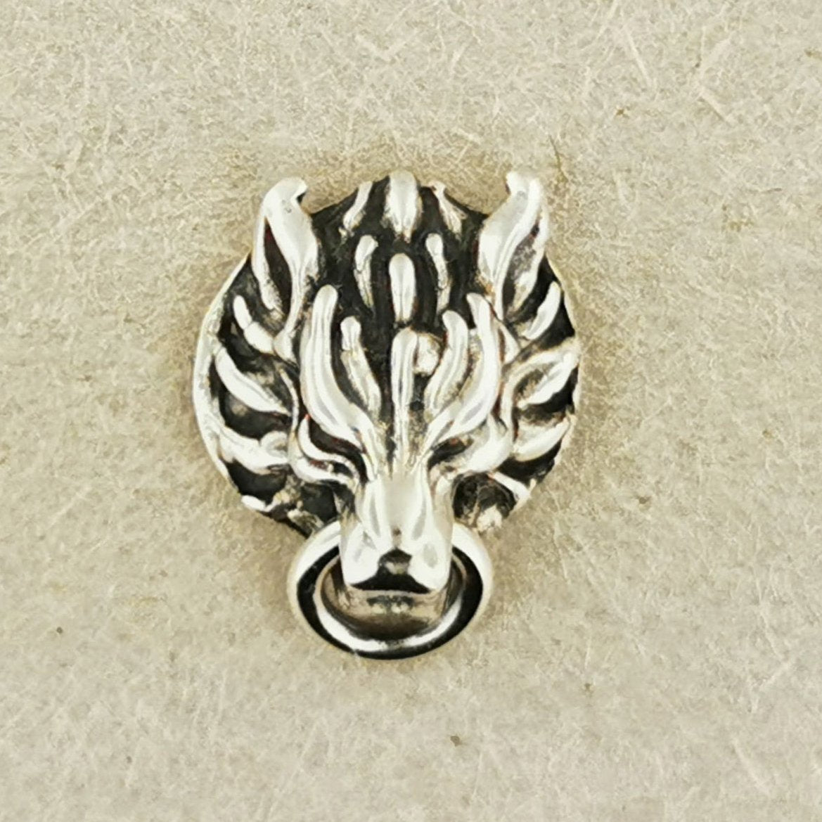 Sterling silver Fenrir wolf stud earrings inspired by Final Fantasy 7, handcrafted gamer jewellery by Le Dragon Argenté.