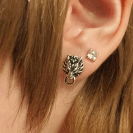 Sterling silver Fenrir wolf stud earrings inspired by Final Fantasy 7, handcrafted gamer jewellery by Le Dragon Argenté.