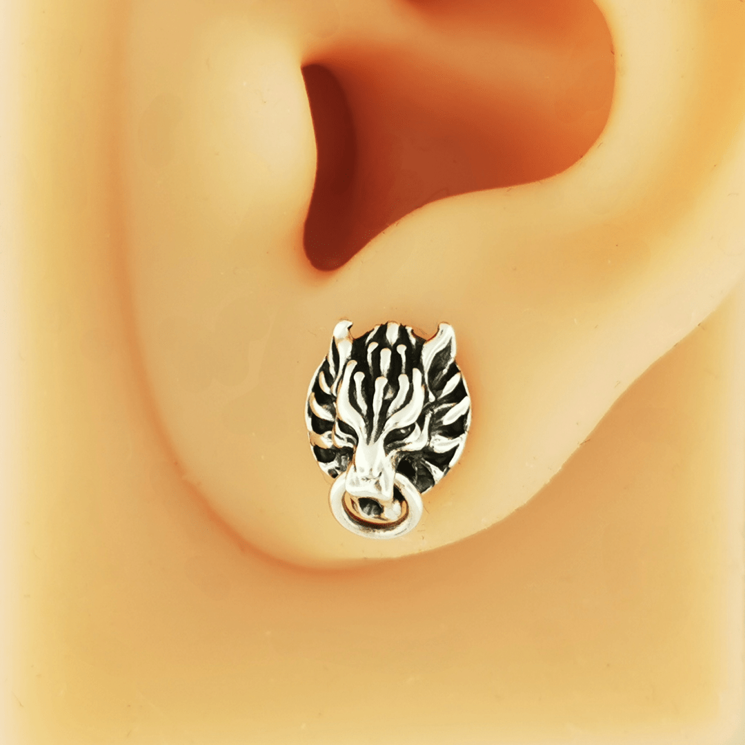 Sterling silver Fenrir wolf stud earrings inspired by Final Fantasy 7, handcrafted gamer jewellery by Le Dragon Argenté.