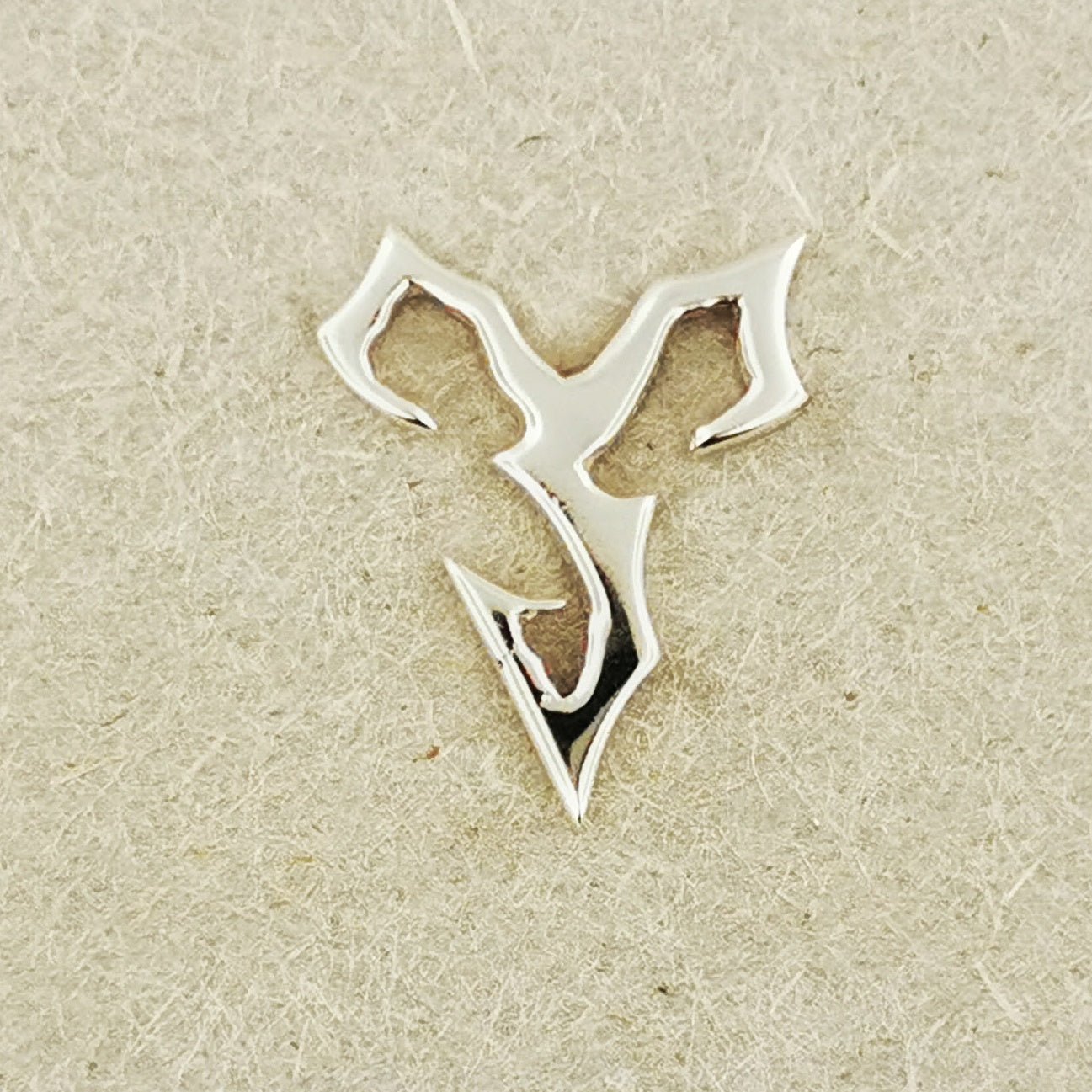 Sterling silver stud earrings inspired by Tidus from Final Fantasy X, handmade by Le Dragon Argenté – perfect gamer jewellery for FFX fans.
