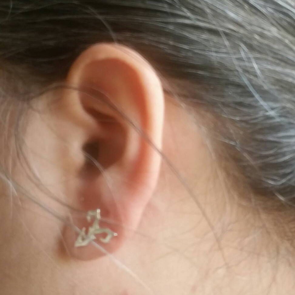 Sterling silver stud earrings inspired by Tidus from Final Fantasy X, handmade by Le Dragon Argenté – perfect gamer jewellery for FFX fans.
