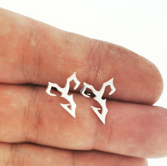 Sterling silver stud earrings inspired by Tidus from Final Fantasy X, handmade by Le Dragon Argenté – perfect gamer jewellery for FFX fans.