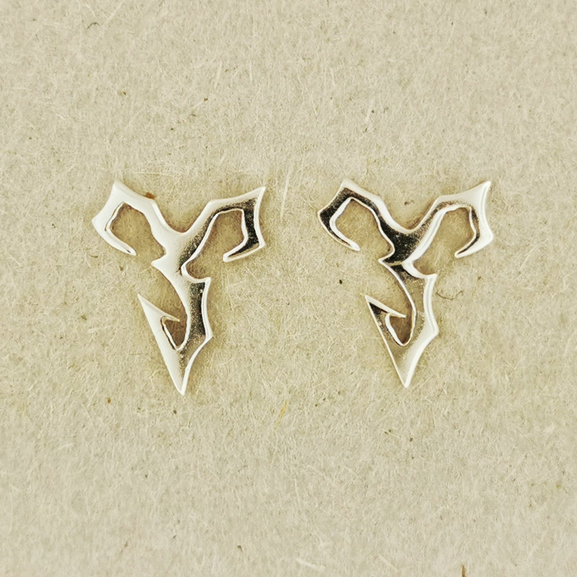 Sterling silver stud earrings inspired by Tidus from Final Fantasy X, handmade by Le Dragon Argenté – perfect gamer jewellery for FFX fans.
