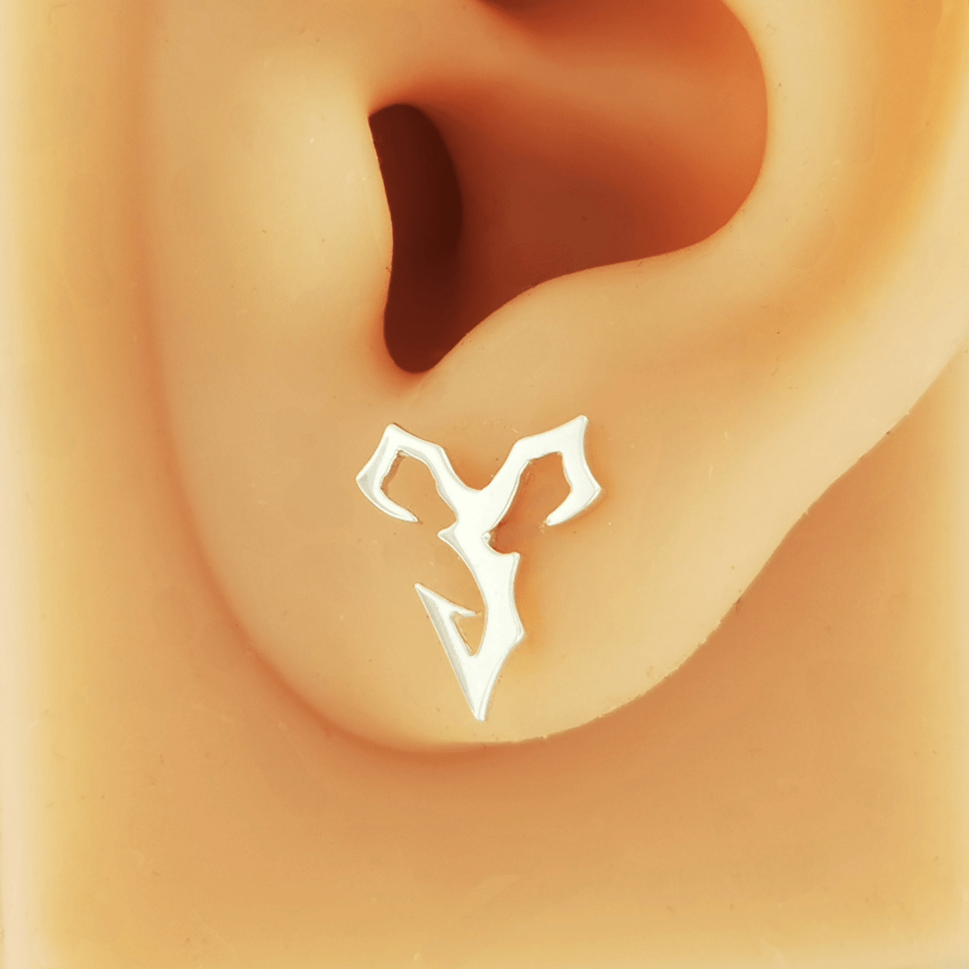 Sterling silver stud earrings inspired by Tidus from Final Fantasy X, handmade by Le Dragon Argenté – perfect gamer jewellery for FFX fans.