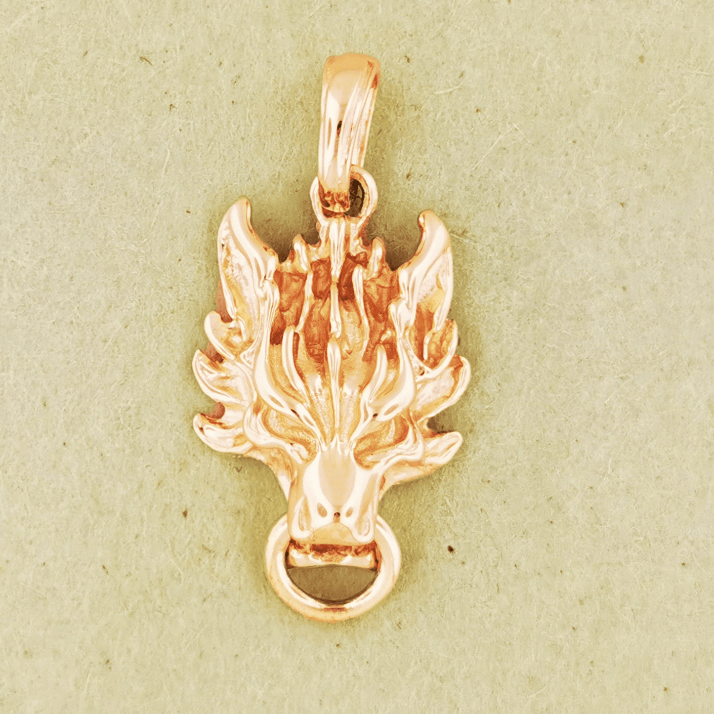 Gold Final Fantasy 7 Fenrir Wolf Pendant - Le Dragon Argenté