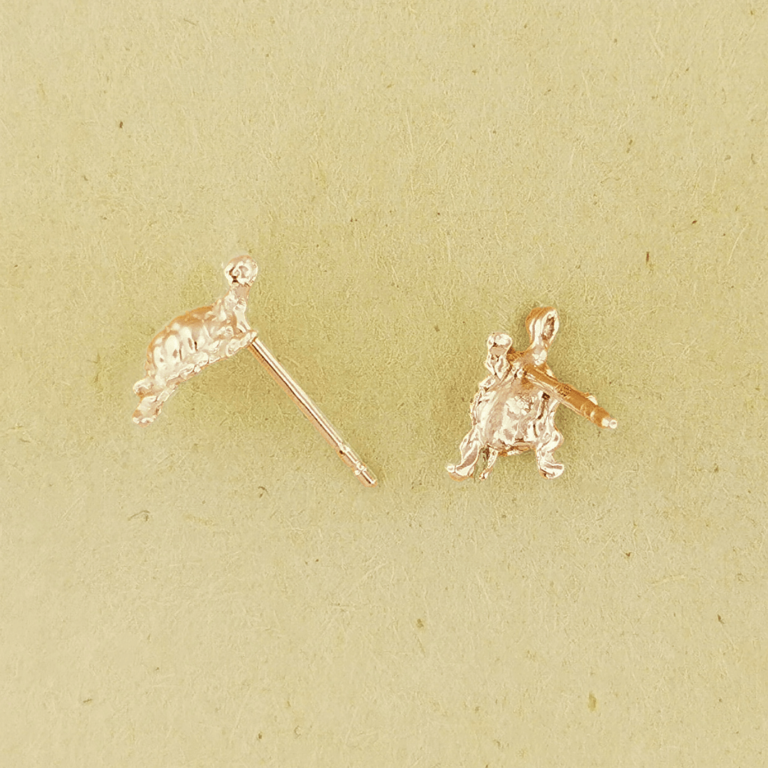 Handmade gold turtle earrings by Le Dragon Argenté available in 10k 14k or 18k solid yellow pink or white gold.