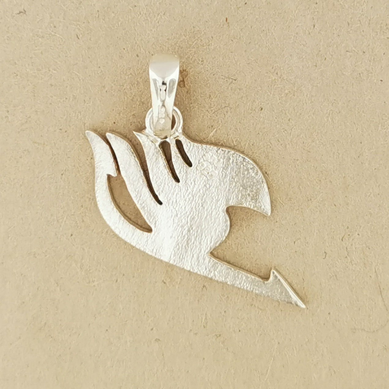 Handmade Fairy Tail Pendant - Le Dragon Argenté