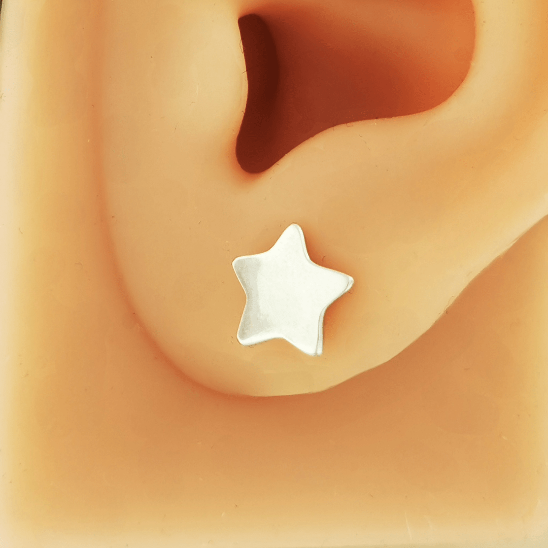 Handmade star-shaped stud earrings in sterling silver, celestial jewellery by Le Dragon Argenté