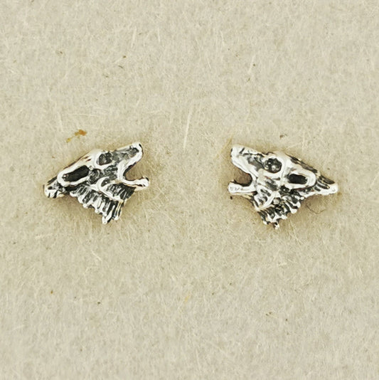 Howling wolf sterling silver earrings by Le Dragon Argenté, capturing wild spirit and natural strength in detailed handcrafted studs.