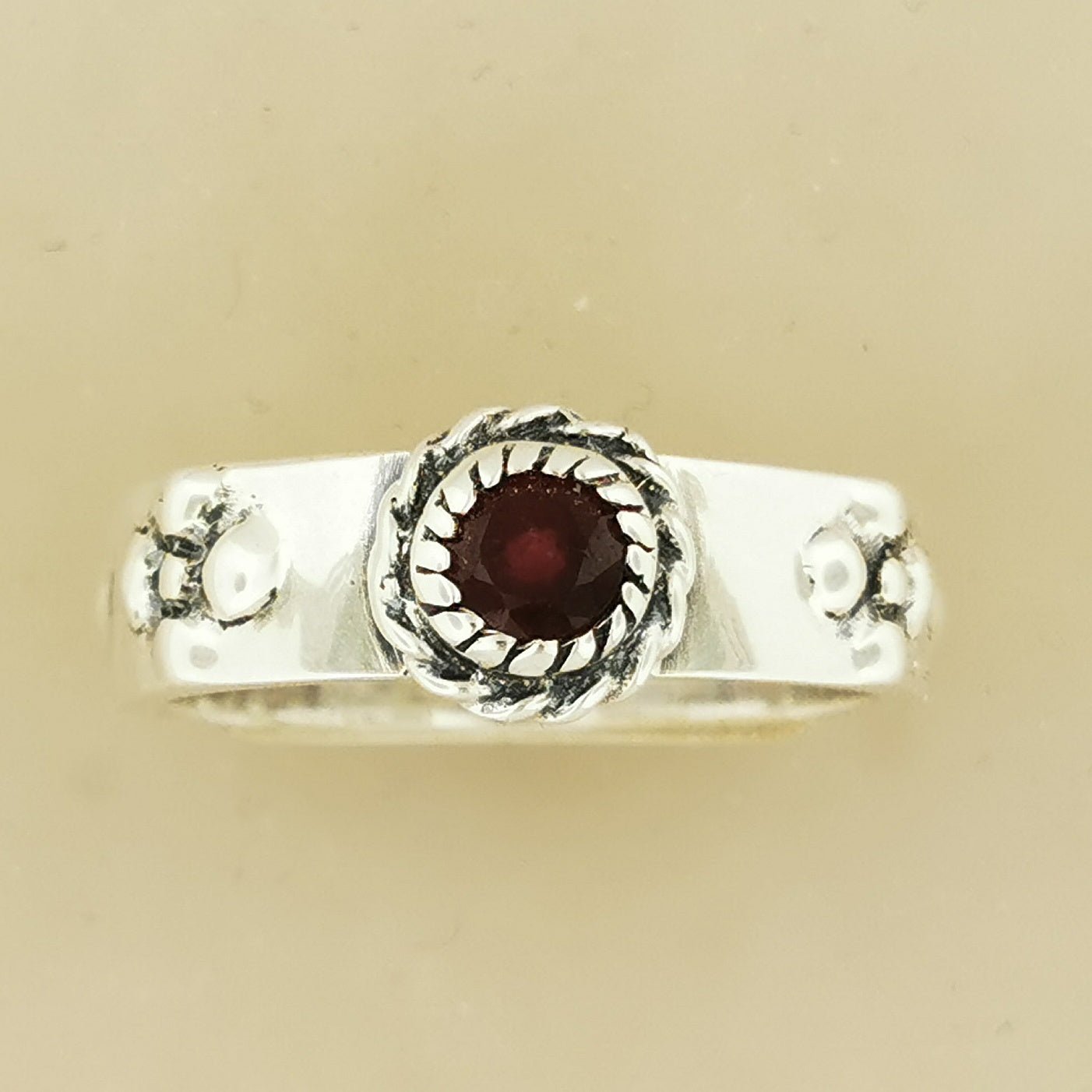 Howls Moving Castle Ring in Sterling Silver with Natural Gemstone - Le Dragon Argenté - Bands - Bestseller - gemstone band