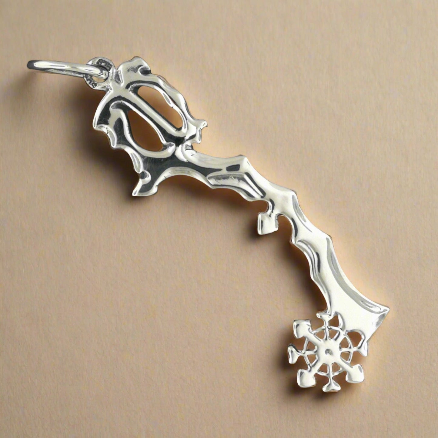 Kingdom Hearts Diamond Dust Keyblade Pendant - Le Dragon Argenté