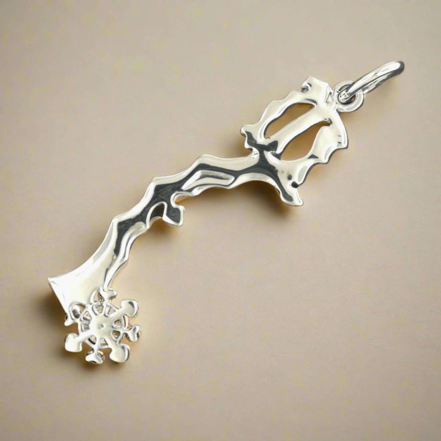 Kingdom Hearts Diamond Dust Keyblade Pendant - Le Dragon Argenté