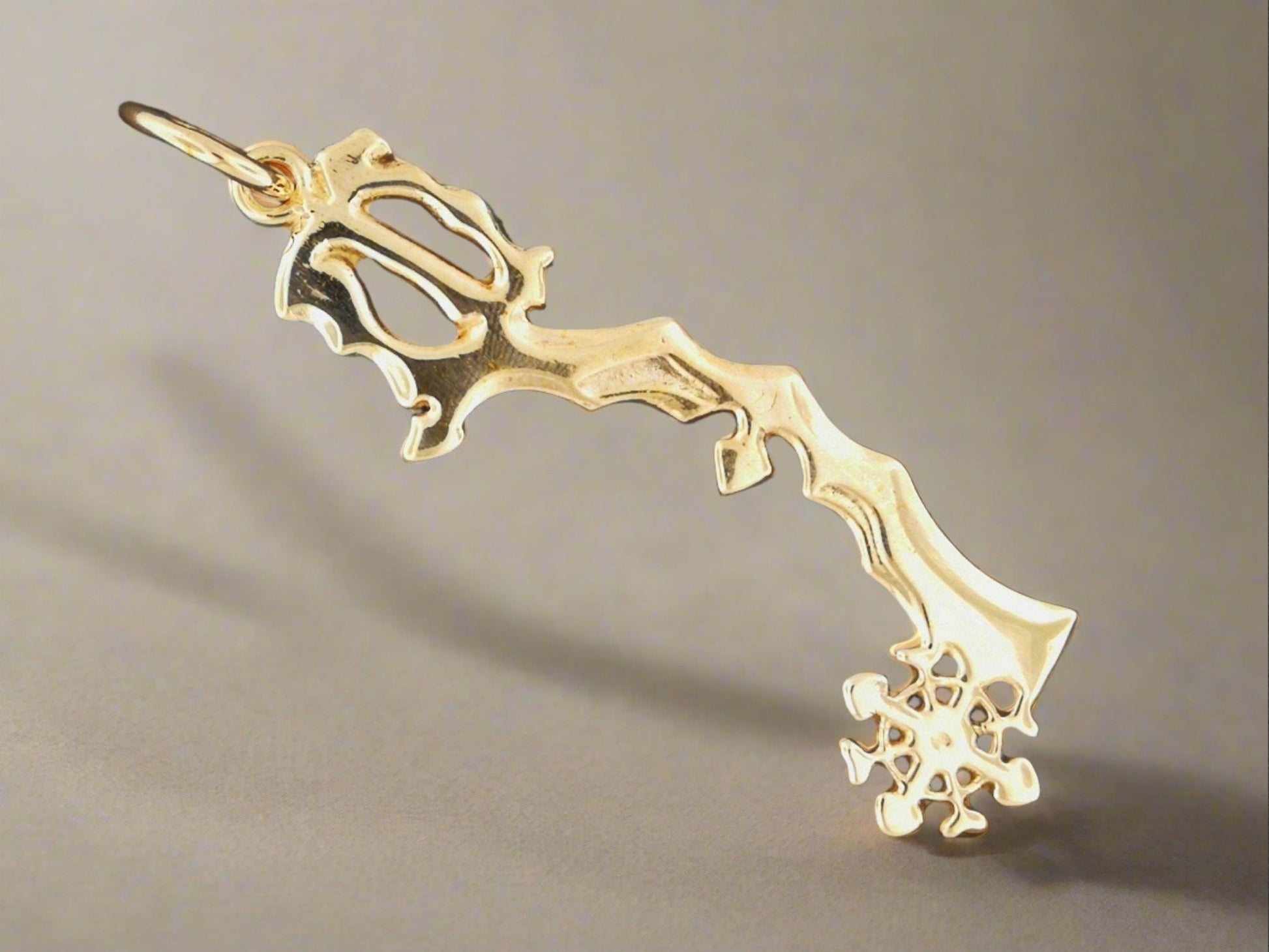 Kingdom Hearts Diamond Dust Keyblade Pendant - Le Dragon Argenté