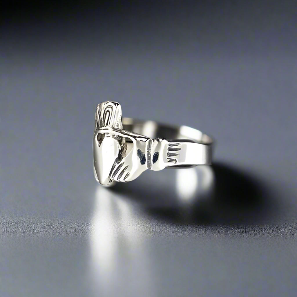 Medium Claddagh Ring in Sterling Silver or Antique Bronze - Le Dragon Argenté
