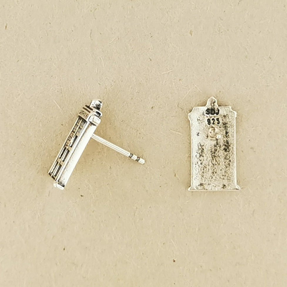 Handmade medium-sized sterling silver TARDIS stud earrings by Le Dragon Argenté – perfect geeky jewellery for Doctor Who fans.