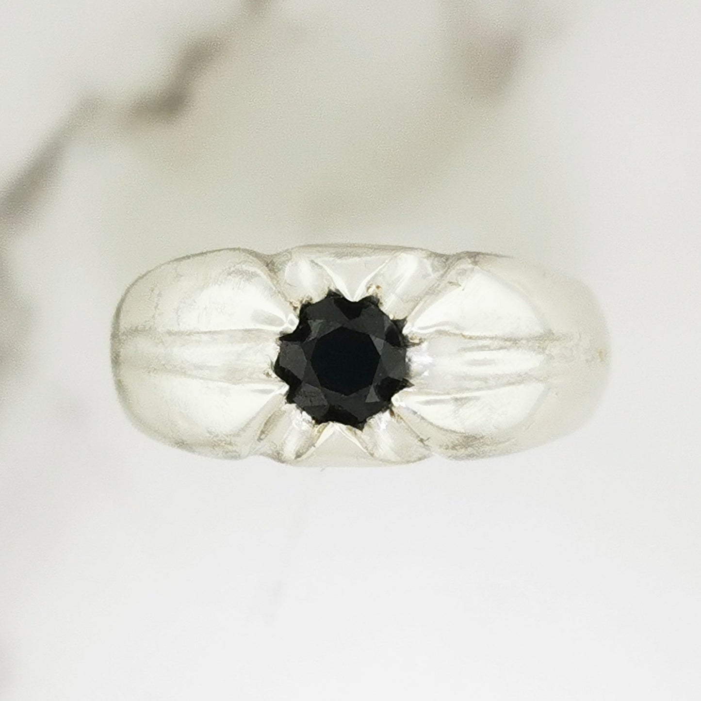 Men’s classic 6-prong gemstone ring in solid .925 sterling silver by Le Dragon Argenté – elegant handcrafted statement ring with customizable gemstone choice, perfect for gothic, fantasy, or artisan jewellery lovers.