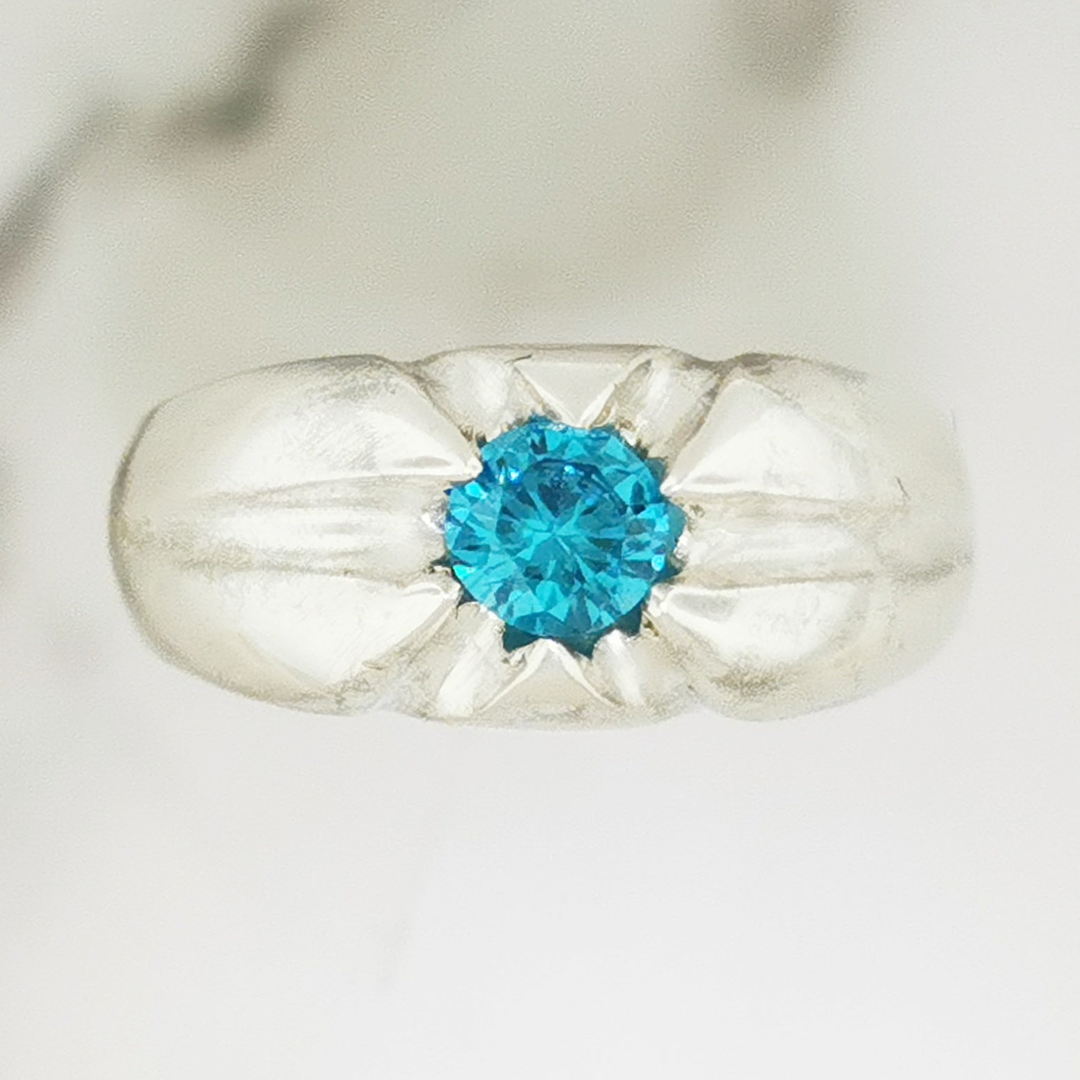 Men’s classic 6-prong gemstone ring in solid .925 sterling silver by Le Dragon Argenté – elegant handcrafted statement ring with customizable gemstone choice, perfect for gothic, fantasy, or artisan jewellery lovers.
