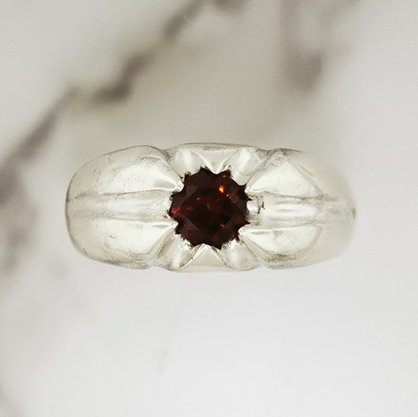 Men’s classic 6-prong gemstone ring in solid .925 sterling silver by Le Dragon Argenté – elegant handcrafted statement ring with customizable gemstone choice, perfect for gothic, fantasy, or artisan jewellery lovers.