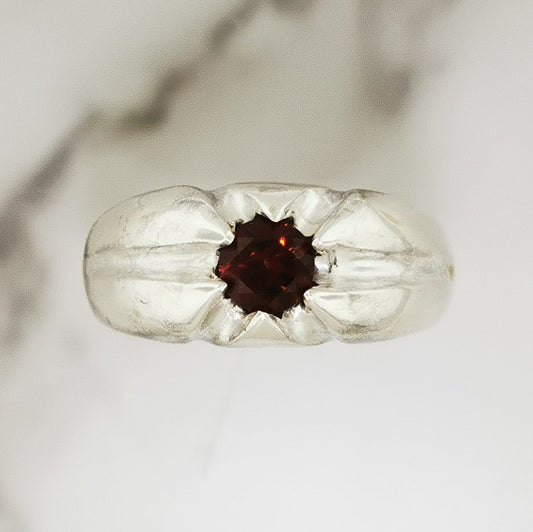 Men’s classic 6-prong gemstone ring in solid .925 sterling silver by Le Dragon Argenté – elegant handcrafted statement ring with customizable gemstone choice, perfect for gothic, fantasy, or artisan jewellery lovers.