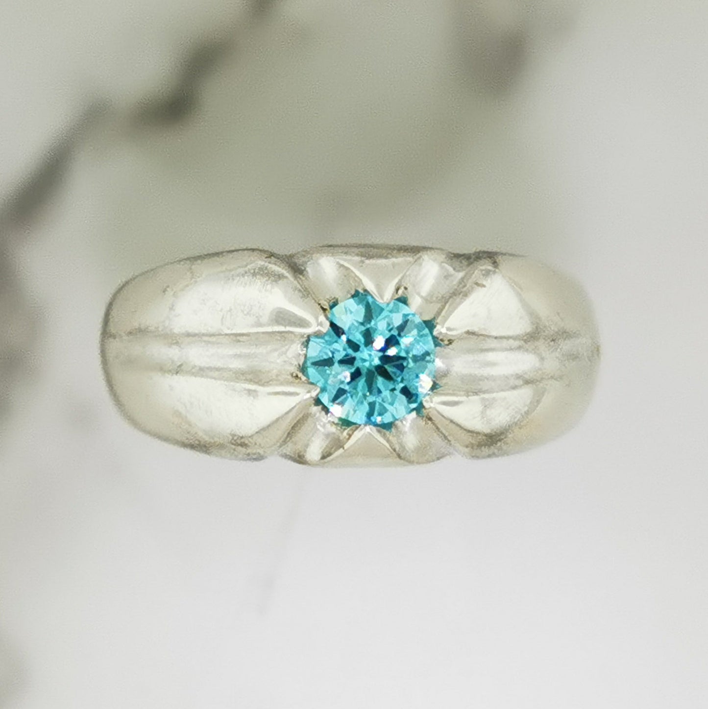 Men’s classic 6-prong gemstone ring in solid .925 sterling silver by Le Dragon Argenté – elegant handcrafted statement ring with customizable gemstone choice, perfect for gothic, fantasy, or artisan jewellery lovers.