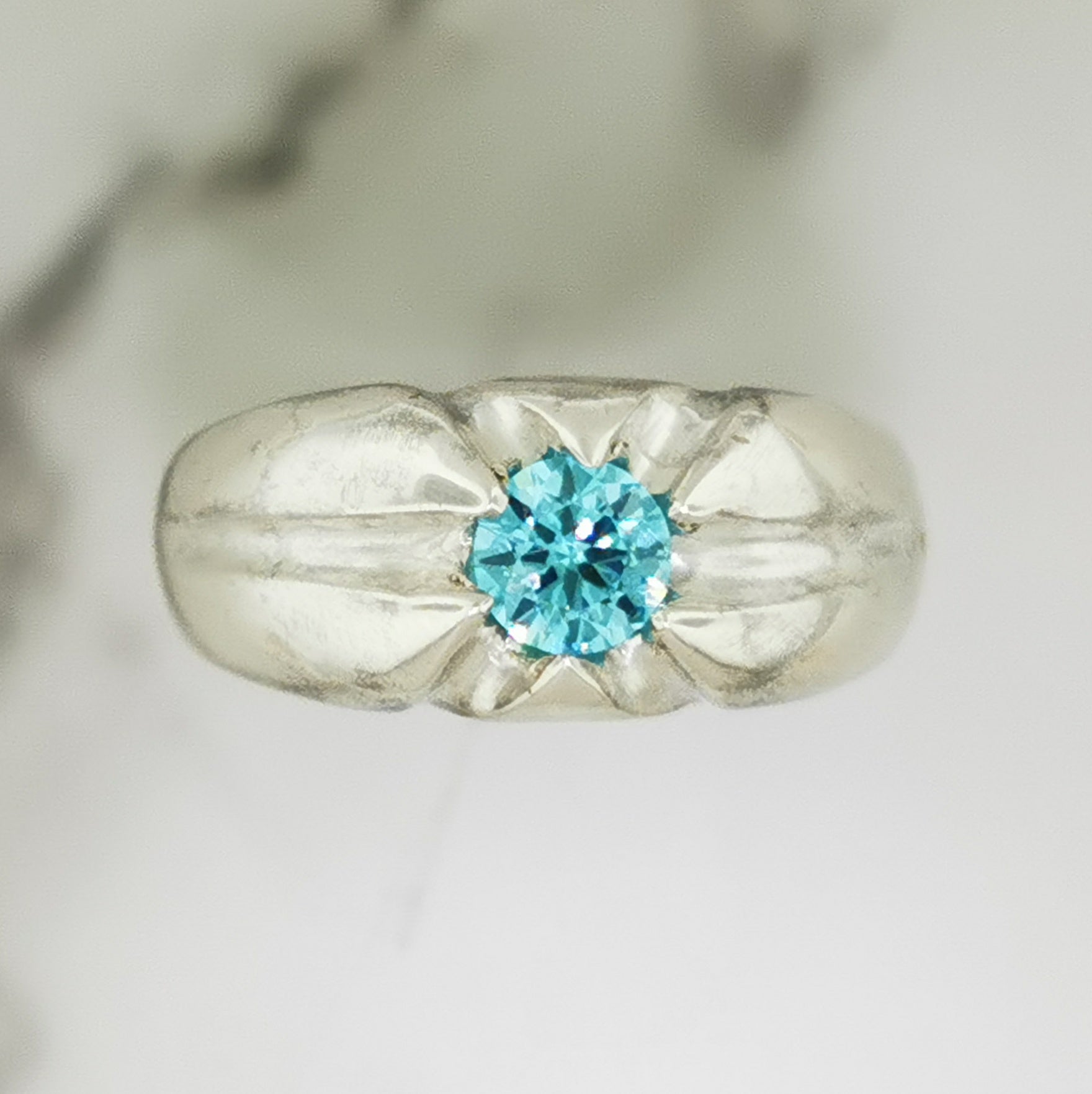 Men’s classic 6-prong gemstone ring in solid .925 sterling silver by Le Dragon Argenté – elegant handcrafted statement ring with customizable gemstone choice, perfect for gothic, fantasy, or artisan jewellery lovers.