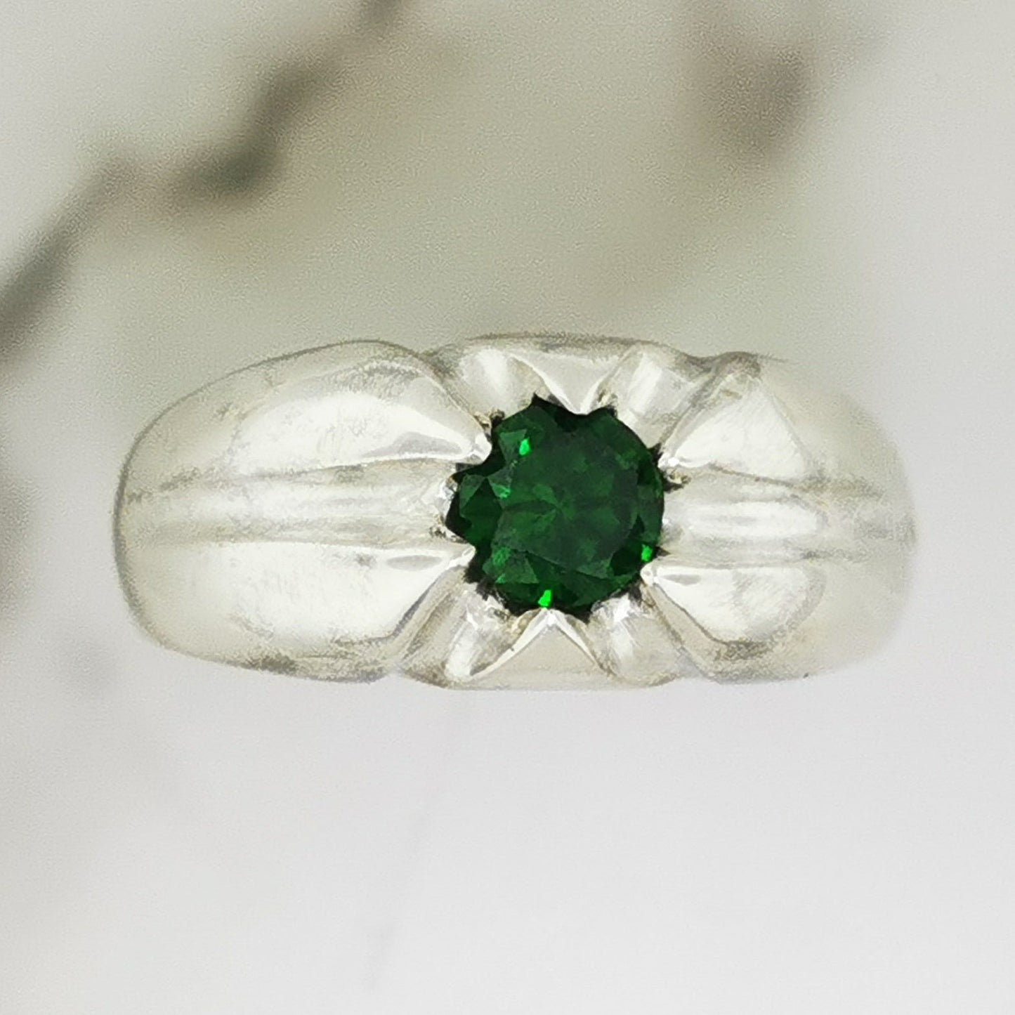 Men’s classic 6-prong gemstone ring in solid .925 sterling silver by Le Dragon Argenté – elegant handcrafted statement ring with customizable gemstone choice, perfect for gothic, fantasy, or artisan jewellery lovers.