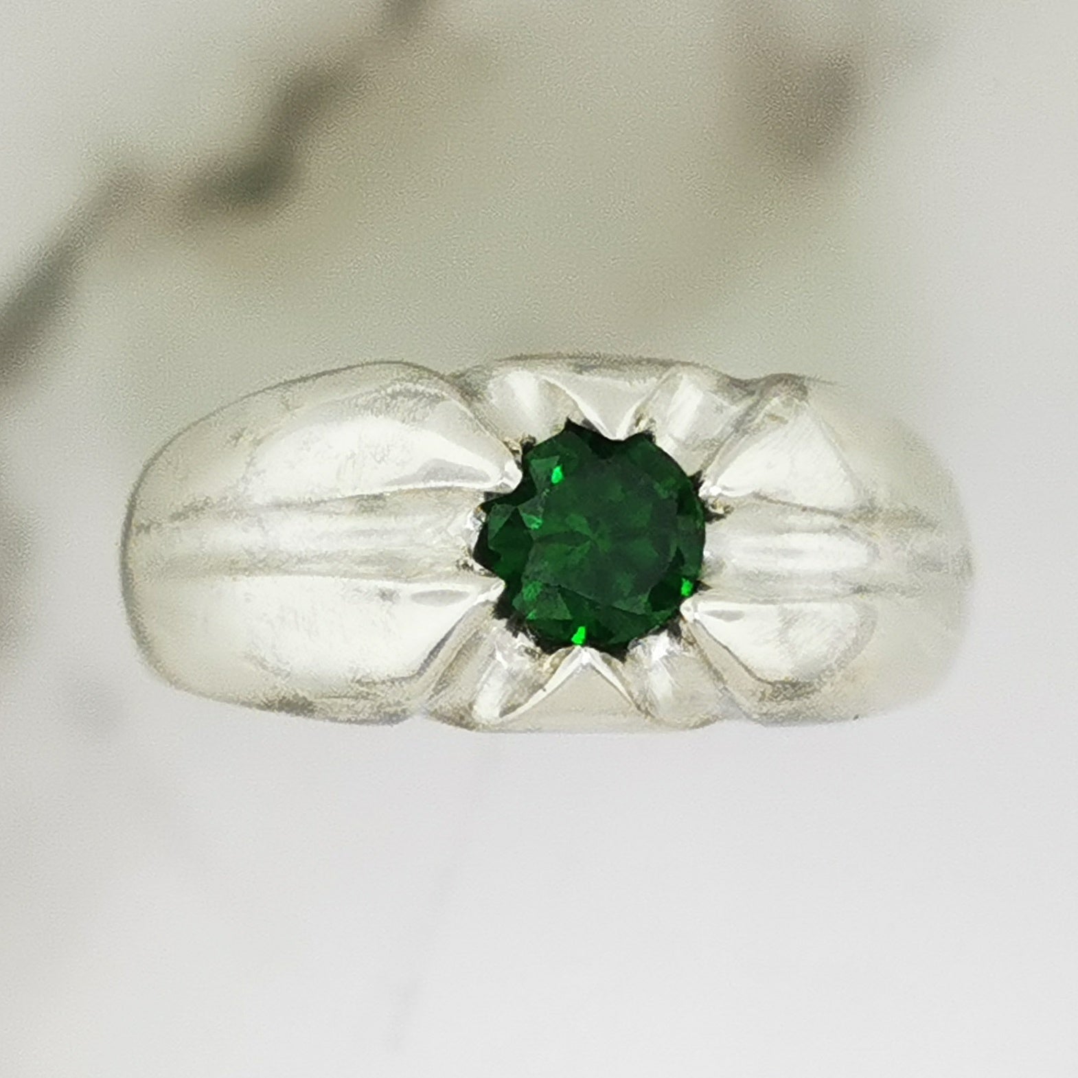 Men’s classic 6-prong gemstone ring in solid .925 sterling silver by Le Dragon Argenté – elegant handcrafted statement ring with customizable gemstone choice, perfect for gothic, fantasy, or artisan jewellery lovers.