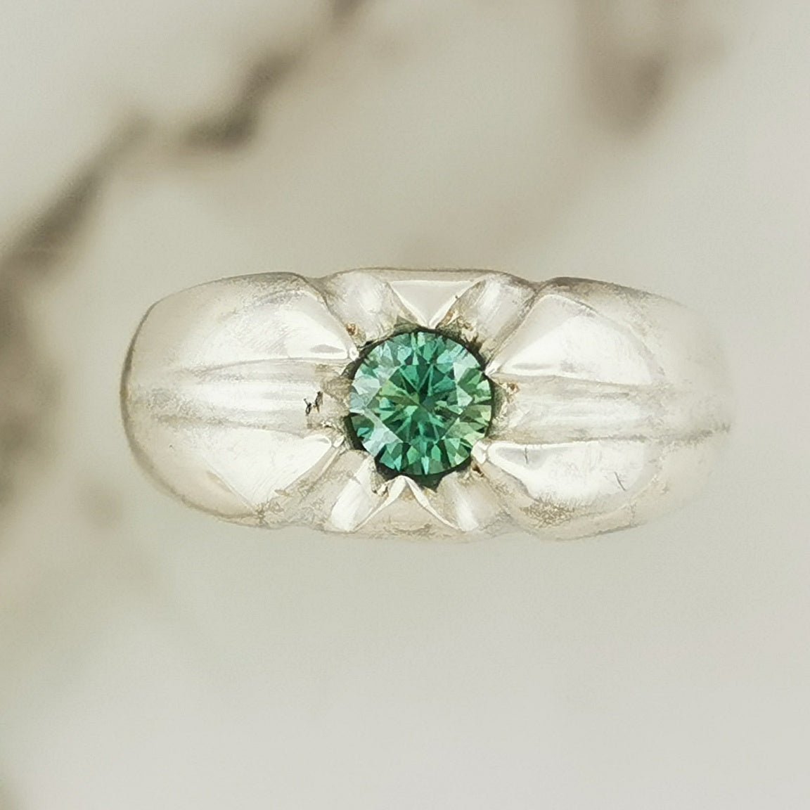 Men’s classic 6-prong gemstone ring in solid .925 sterling silver by Le Dragon Argenté – elegant handcrafted statement ring with customizable gemstone choice, perfect for gothic, fantasy, or artisan jewellery lovers.