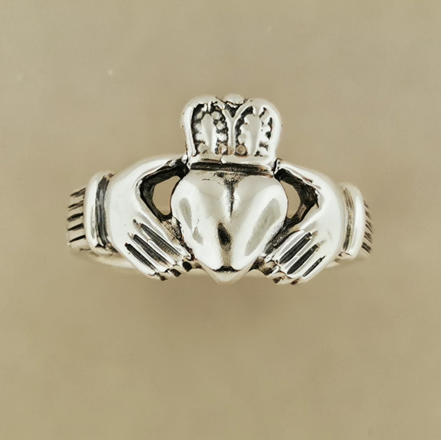 Mens Thick Claddagh Ring in Sterling Silver or Antique Bronze – Le