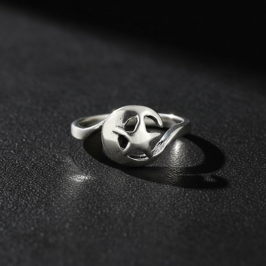Moon and Star Ring in Sterling Silver - Le Dragon Argenté