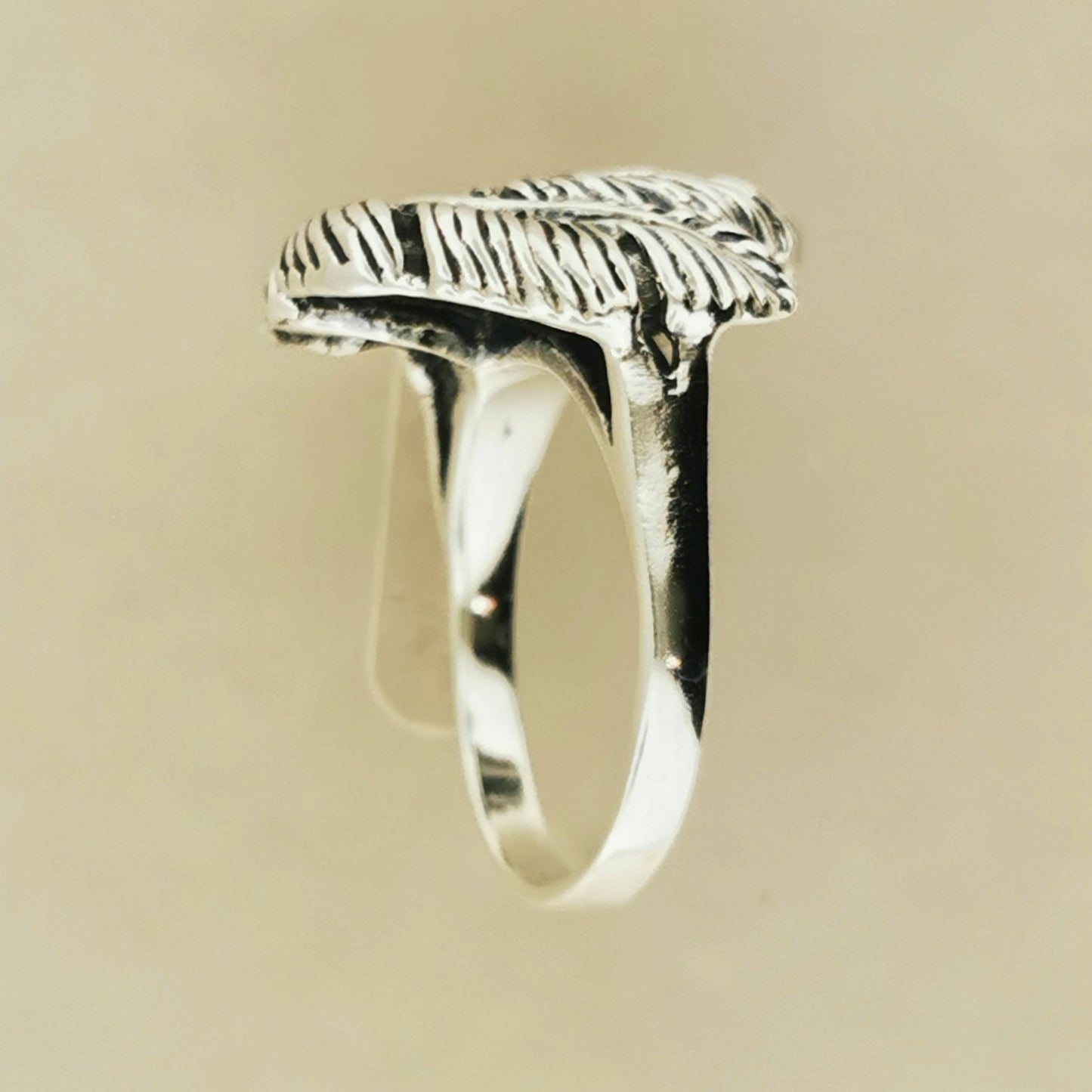 Ostrich Feather Ring - Le Dragon Argenté